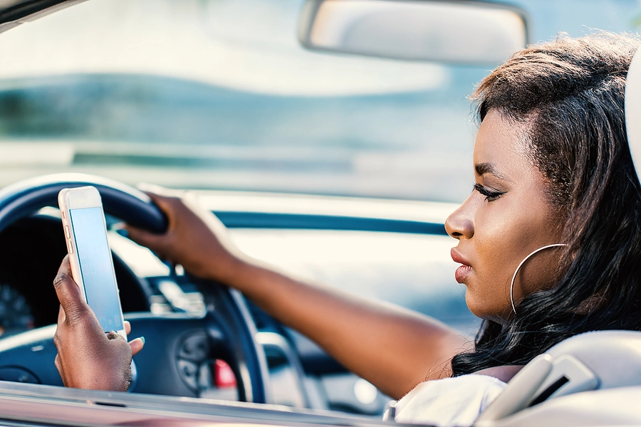 woman texting while driving right before causing a lakewood estates car accident